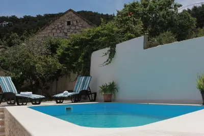 Bazen u objektu Holiday House Pine Tree ili u blizini