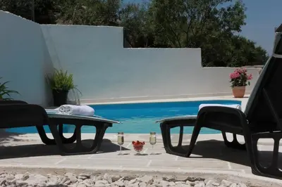 Bazen u objektu Holiday House Pine Tree ili u blizini