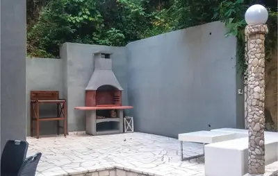Oprema za roštilj dostupna gostima apartmana
