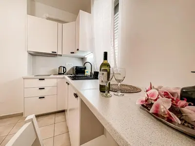 Kuhinja ili čajna kuhinja u objektu Pinia Apartments Bol
