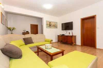 TV i/ili zabavni centar u objektu Apartments Ave