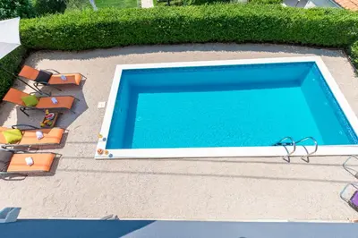 Bazen u objektu House Lisica ili u blizini