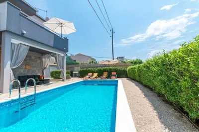 Bazen u objektu House Lisica ili u blizini