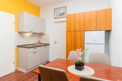 Kuhinja ili čajna kuhinja u objektu Apartments Amulic