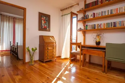 Knjižnica u apartmanu