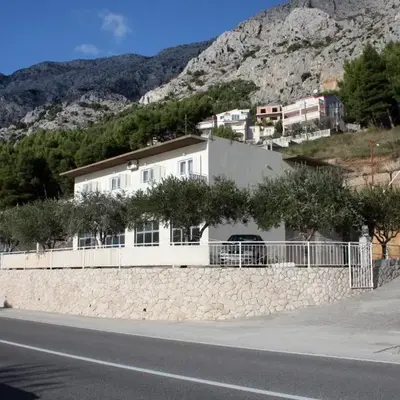 Apartments with a parking space Mimice