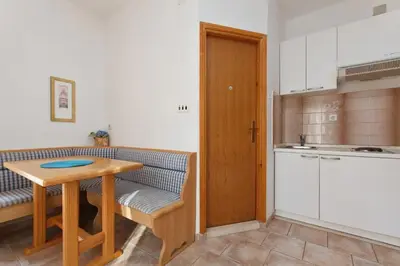 Kuhinja ili čajna kuhinja u objektu Apartments by the sea Sumartin, Brac - 12036