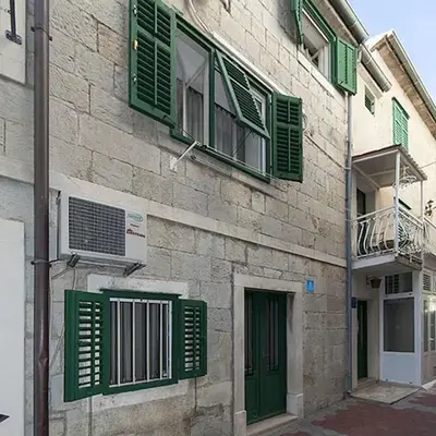 Apartments by the sea Baska Voda