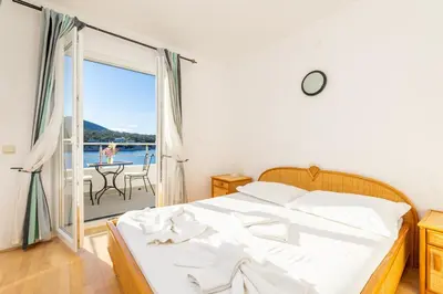 Krevet ili kreveti u jedinici u objektu Rooms by the sea Cove Pokrivenik, Hvar - 2069
