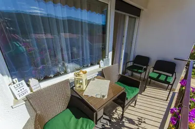 Balkon ili terasa u objektu Spacious apartment in Stari Grad, 80 m², serene garden