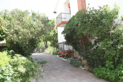 Vrt u objektu Spacious apartment in Stari Grad, 80 m², serene garden