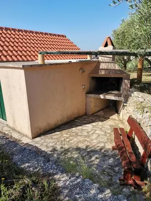 Zgrada u kojoj se nalazi vikendica