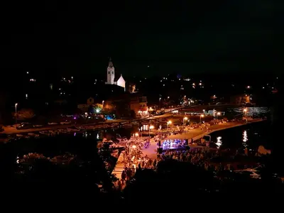 Pogled na grad 'Sumartin' ili pogled na grad iz apartmana
