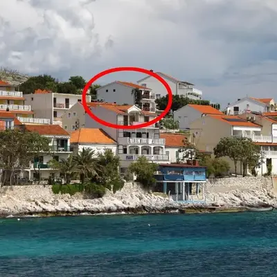 Apartments by the sea Milna