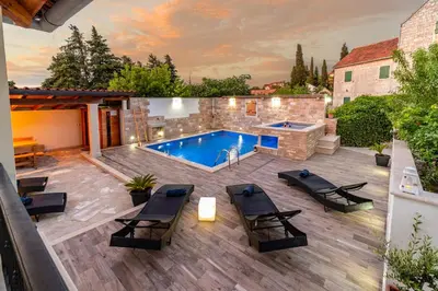 Bazen u objektu Luxury Villa David with a private boat, heated pool, jacuzzi and sauna ili u blizini