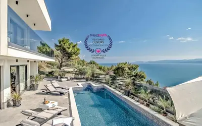 Bazen u objektu Luxury Villa Happiness Private Pool, Jacuzzi, Sauna & Gym Near the Beach ili u blizini
