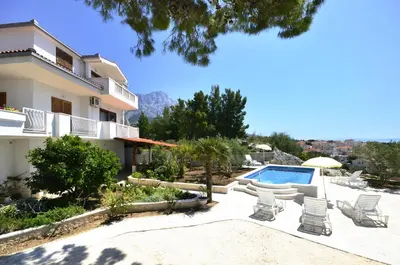 Bazen u objektu Family-friendly apartments with swimming pool Baska Voda, Makarska - 12442 ili u blizini