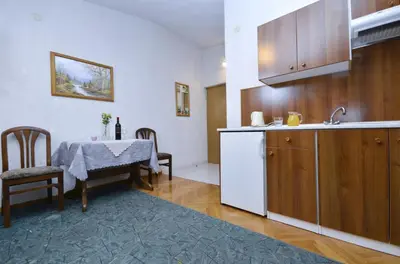 Kuhinja ili čajna kuhinja u objektu Family-friendly apartments with swimming pool Baska Voda, Makarska - 12442