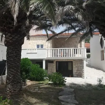 Apartments with a parking space Bol