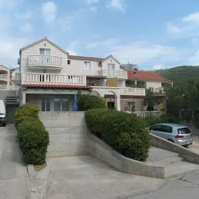 Apartments with a parking space Bol