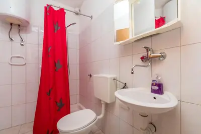 Kupaonica u objektu Apartments Anka 50m from the beach