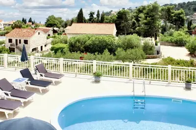 Bazen u objektu Elegant Villa in Brač with Private Pool ili u blizini