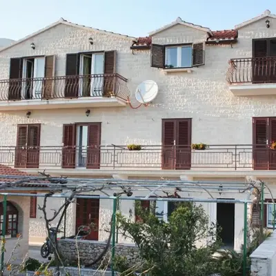 Apartments with parking space Bol