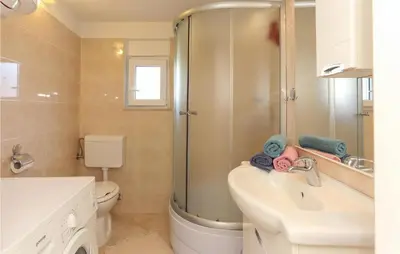 Kupaonica u objektu 2 Bedroom Gorgeous Home In Gata