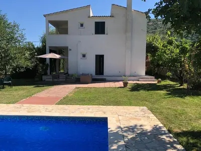 Bazen u objektu House Nada ili u blizini