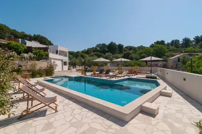 Bazen u objektu Daniel's Apartments Split ili u blizini