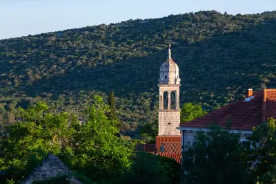 Pogled na planine ili pogled na planine iz vila