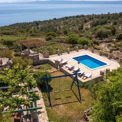 The Ultimate Escape - traditional cottage & private pool