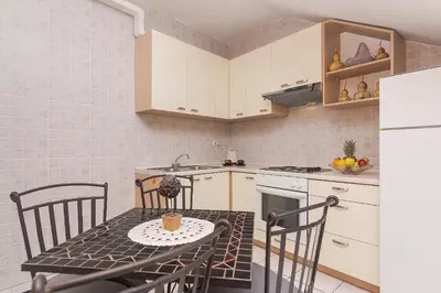 Kuhinja ili čajna kuhinja u objektu Apartments Zina