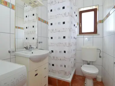 Kupaonica u objektu Apartment Mira-2 by Interhome