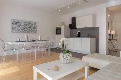 Kuhinja ili čajna kuhinja u objektu Apartments Villa Lux