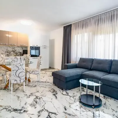 Two-Bedroom Apartment In Podstrana