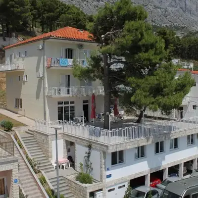 Apartments with a parking space Baska Voda