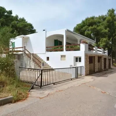 Apartments by the sea Jelsa