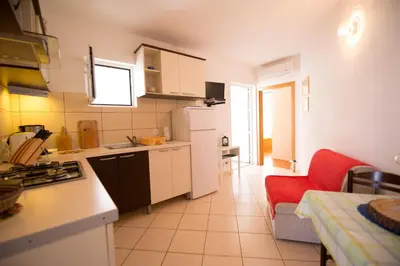 Kuhinja ili čajna kuhinja u objektu Apartments by the sea Nemira, Omis - 13055