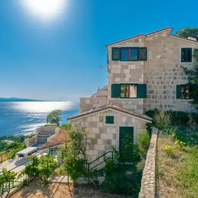 Apartments with pool Maraska