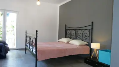 Krevet ili kreveti u jedinici u objektu Minimalistic Oasis by the Sea in Stanici