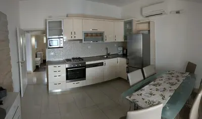 Kuhinja ili čajna kuhinja u objektu Apartments by the sea Bol, Brac - 13121