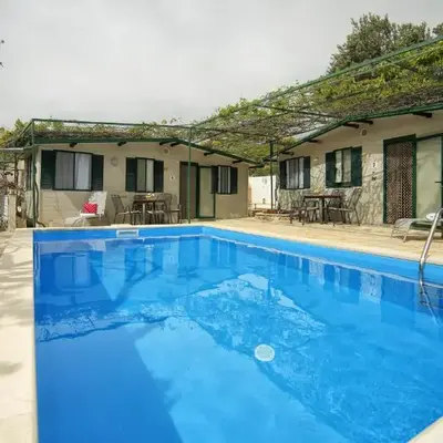 Family friendly apartments with a swimming pool Bol