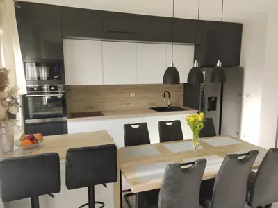 Kuhinja ili čajna kuhinja u objektu Apartment Stela with heated private pool and Whirlpool Gornje Sitno