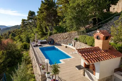 Bazen u objektu Apartment Stela with heated private pool and Whirlpool Gornje Sitno ili u blizini