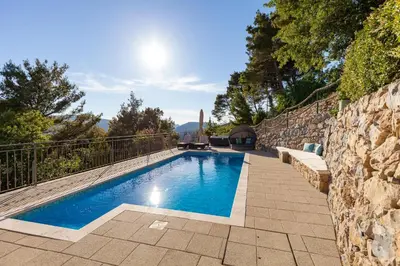 Bazen u objektu Apartment Stela with heated private pool and Whirlpool Gornje Sitno ili u blizini