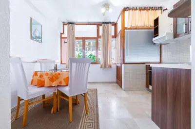 Kuhinja ili čajna kuhinja u objektu Apartmani Roko