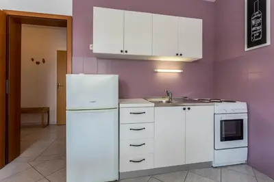 Kuhinja ili čajna kuhinja u objektu Marijana Bol Apartments