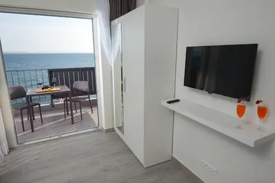 TV i/ili zabavni centar u objektu Seaside Luxury Suites