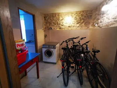 Vožnja biciklom pokraj objekta Authentico Deluxe Stari Grad ili u blizini